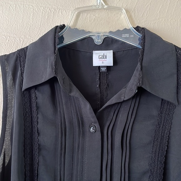CAbi 3266 Jagger Top Lace Sleeveless Blouse Size Small Black Lace Inserts - Picture 2 of 14